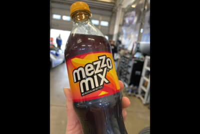 Mezzo Mix（メゾ ミックス）は製造販売元によって名前が異なります。不思議な味ですが私は好きです。ドイツにしか売っていないようです