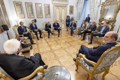 イタリア共和国のセルジョ・マッタレッラ大統領は、2025年4月14日にランボルギーニのステファン・ヴィンケルマン会長兼最高経営責任者(CEO)と経営委員会のメンバー数名を含む代表団をローマのクイリナーレ宮殿に招待し、会談が行われた