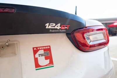 アバルト 124スパイダー：リアのトランクには「124 GT」のエンブレムを装着