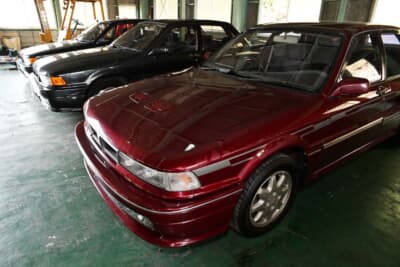 ギャランがきっちりと並んでいる姿はじつに壮観。GWはこの倉庫で仲間を呼んでBBQ。いずれプロジェクターの映写用スクリーンを設置してWRCを走るギャランの映像を流したいとも