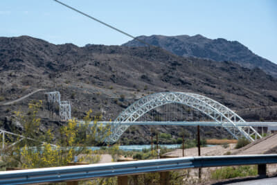 映画『イージー・ライダー』のオープニングシーンに登場した古いアーチ橋