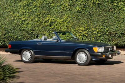 7万8400ドル（邦貨換算約1170万円）で落札されたメルセデス・ベンツ「560SL」（C）Courtesy of RM Sotheby's