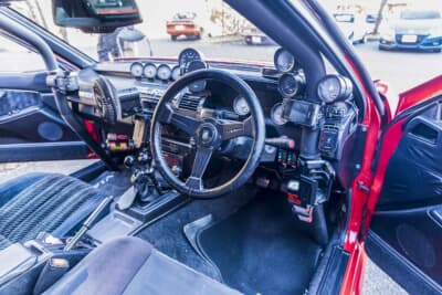 日産 4代目 S12型 シルビア ハッチバック：ブラック系の内装に総入れ替え済み