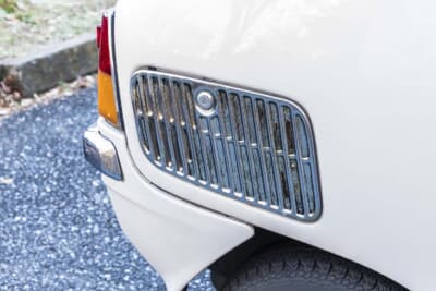 スズキ 4代目 フロンテ：リアフェンダーにグリルを装備