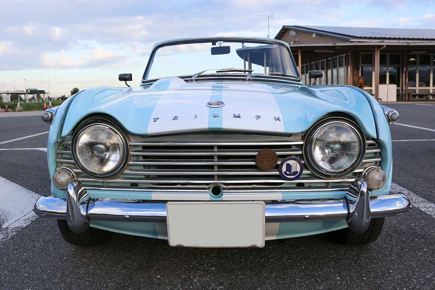 トライアンフ TR4A パーツカタログ２冊　引取可能 05_AMW_20250403_triumph-tr4a.jpg