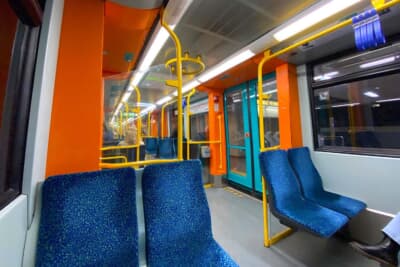 フランクフルトの地下鉄はカラフルでレトロな感じが可愛いです