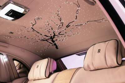 ロールス・ロイス ファントム チェリーブロッサム：ヘッドライナーの刺繍だけでも3週間、25万針を超える刺繍が施された