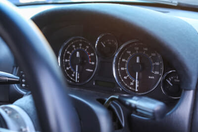 マツダ 2代目 ロードスターRS：メーターは純正品から変更している