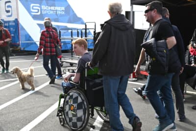 NLS（ニュルブルクリンク耐久シリーズ）のパドックには数多くのファンが訪れました