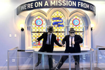 ジョリエットのツーリストインフォメーションではブルース・ブラザースのふたりが出迎えてくれた