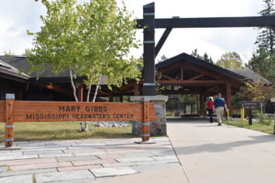 源流(HEADWATERS)へのトレイルヘッド