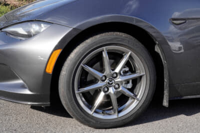 マツダ ND型 ロードスター:まだ納車されて1年も経っていないので、ホイールやタイヤも含めて現在の足まわりはノーマルだが、ホイールを含めたサスペンションは何が好みに合うのかを吟味中だとのこと