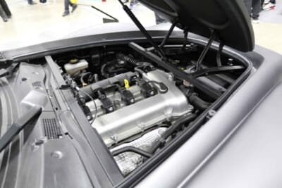 フータン グランド アルバイシン：展示車のフータン グランド アルバイシンは2Lエンジン仕様で、トランスミッションは6AT