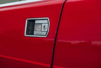 5万6350ユーロ（邦貨換算約900万円で落札されたフェラーリ「ディノ308GT4」（C）Bonhams