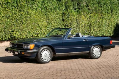 7万8400ドル（邦貨換算約1170万円）で落札されたメルセデス・ベンツ「560SL」（C）Courtesy of RM Sotheby's