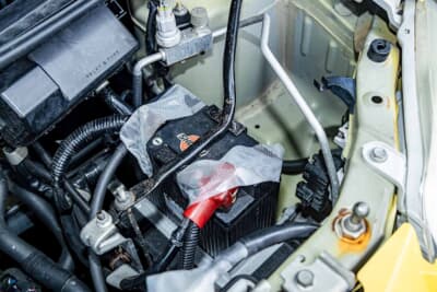 ダイハツ エッセ：バッテリーの軽量化は定番中の定番だが、軽さだけではなく電圧が十分であるかも重要