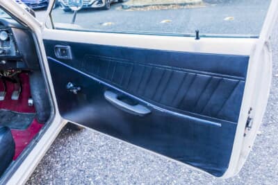 スズキ 4代目 フロンテ：劣化を感じさせないドアトリム