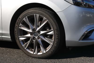 マツダ 3代目 アテンザワゴン:純正デザインだがひねりが効いたCX-8用のホイールを装着