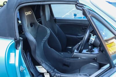 マツダ 2代目 ロードスターRS：シートもホールド性を重視してレカロのフルバケットを装備