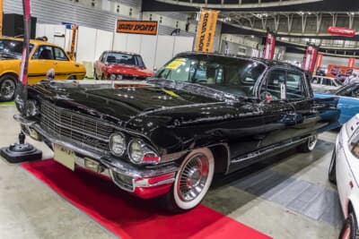 キャデラック フリートウッド 60スペシャル:全長約5.6m、ホイールベース約3.3mという巨大な4ドアハードトップボディが特徴