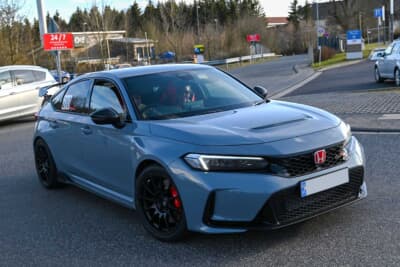 イギリスナンバーのホンダ シビック。なんと翌日も出会ってお互い大笑いしました