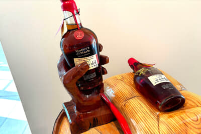 ホールにはアートが展示される