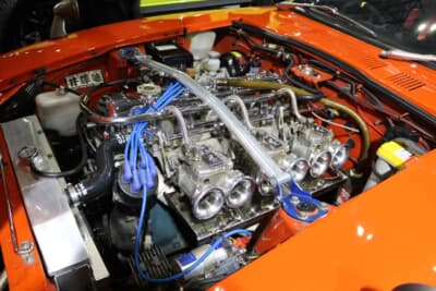 日産 フェアレディZ：S30型Zが有するスポーツテイストを活かしたエクステリアデザインがポイントだが、パワーユニットもカスタム済み