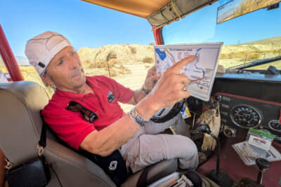 ツアーガイドのダレルさんがこの土地の自然をじっくり解説してくれた