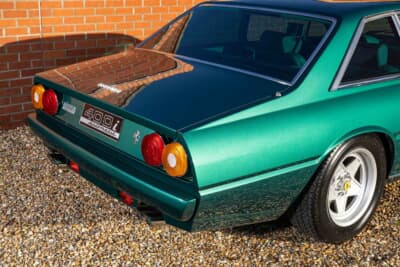 9万2000ユーロ（邦貨換算約1470万円）で落札されたフェラーリ「400i オートマチック」（C）Bonhams