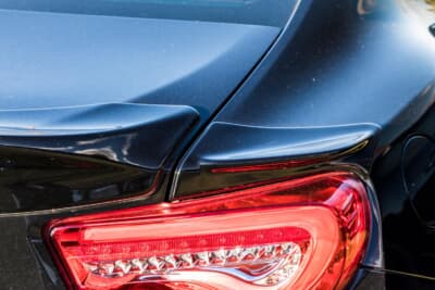 トヨタ86：TRDのリアサイドスポイラーを装着。リアにダウンフォースを発生させることでリアタイヤの接地感を向上させる