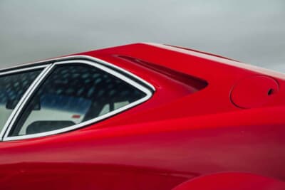 5万6350ユーロ（邦貨換算約900万円で落札されたフェラーリ「ディノ308GT4」（C）Bonhams