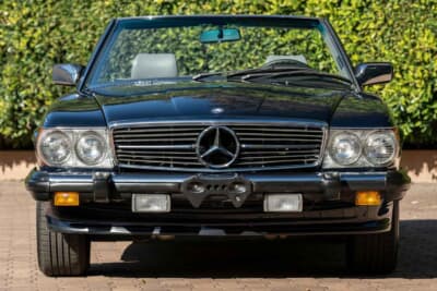 7万8400ドル（邦貨換算約1170万円）で落札されたメルセデス・ベンツ「560SL」（C）Courtesy of RM Sotheby's