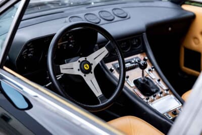 8万2800ユーロ（邦貨換算約1325万円）で落札されたフェラーリ「400i」（C）Bonhams