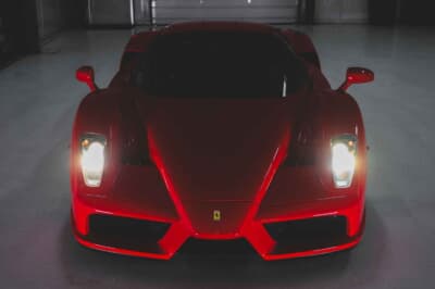 550万ドル～650万ドル（邦貨換算約8億2500万円〜9億7500万円）で現在も販売中のフェラーリ「エンツォ フェラーリ」（C）Courtesy of RM Sotheby's