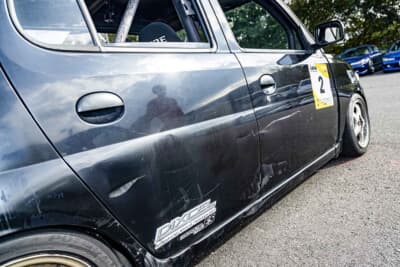 ダイハツ エッセ：多少の接触は割り切っているが、目立たないようシャシーブラックで簡易的に補修している