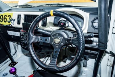 スズキ HA36型 アルト:こだわりまくったドライビングポジション。レースだけではなく、往復の疲労も軽減できる