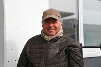 かつてメルセデス・ベンツ 190E Evoを駆り、DTM（ドイツツーリングカー選手権）で輝かしい勝利を飾ったクラウス・ルートヴィッヒさん。息子さんの応援に