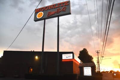 BBQの有名店、ムーンライト・バーベキュー