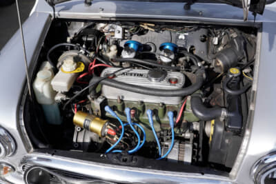 ミニ スプリント：ツインキャブレターにアルミ製のファンネルを装着したエンジン。1000ccから1300ccに排気量アップしている