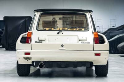 10万3500ユーロ（邦貨換算約1670万円）で落札されたルノー「5 ターボ2」（C）Courtesy of RM Sotheby's