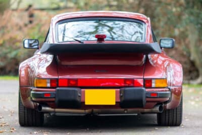 26万2500ユーロ（邦貨換算約4230万円）で落札されたポルシェ「911ターボ フラッハバウ」（C）Courtesy of RM Sotheby's