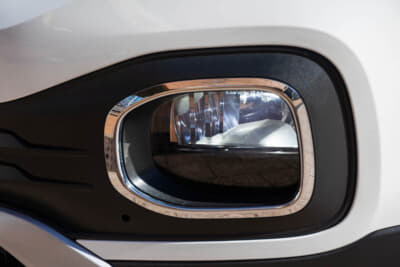 フォルクスワーゲン T-Cross：フォグランプには微妙にスモークの入ったフィルムを貼ることで、見た目を引き締めている