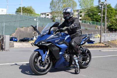 この自動補助輪装着車両の増車で、箱根ターンパイクでのツーリングもサポートするボランティアスタッフもパラモトライダーと一緒にツーリングができるようになるかも！