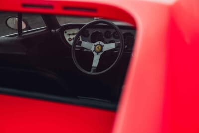 5万6350ユーロ（邦貨換算約900万円で落札されたフェラーリ「ディノ308GT4」（C）Bonhams