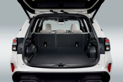 スバル フォレスター:ラゲッジ容量は484〜512Lを確保している