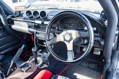 スズキ カプチーノ：コクピットにはDefiの追加メーターと、ブーストコントローラーを装着する