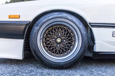 日産R30型 スカイライン 2000ターボインタークーラーRS:ホイールはSSRのメッシュデザイン(F:15×7.5J-8/R:15×8J-14)を装着