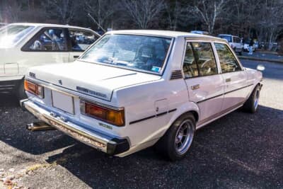 トヨタ 70系 カローラ：直線基調のボディデザインは今でも根強い人気を誇る