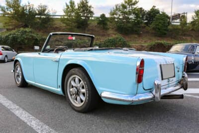 トライアンフ TR4A IRS：サスペンションのスプリングを前後とも特注品にしており、シチュエーションを問うことなく走れる
