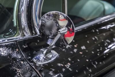 キャデラック フリートウッド 60スペシャル:右側にフェンダーミラーを追加で装着している